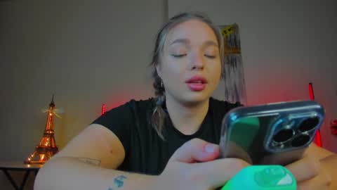 Snapshot of viollasinzz chatting on 02-06-25, 09:22 Violla online show from 02-06-25, 09:22