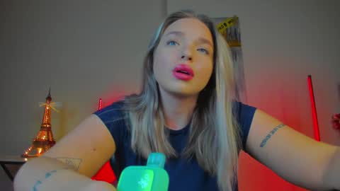 Snapshot of viollasinzz chatting on 02-08-25, 03:41 Violla online show from 02-08-25, 03:41