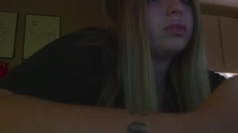 Snapshot of viollasinzz chatting on 02-17-25, 07:53 Violla online show from 02-17-25, 07:53