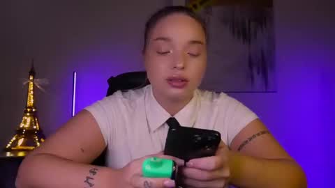 Snapshot of viollasinzz chatting on 03-02-25, 12:54 Violla online show from 03-02-25, 12:54