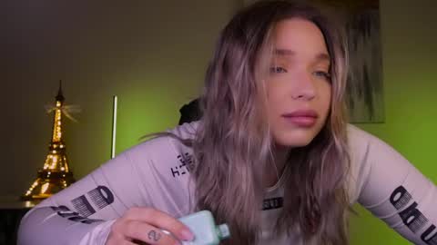 Snapshot of viollasinzz chatting on 03-06-25, 09:14 Violla online show from 03-06-25, 09:14