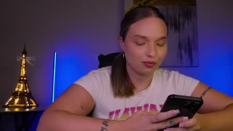 Snapshot of viollasinzz chatting on 03-07-25, 05:38 Violla online show from 03-07-25, 05:38