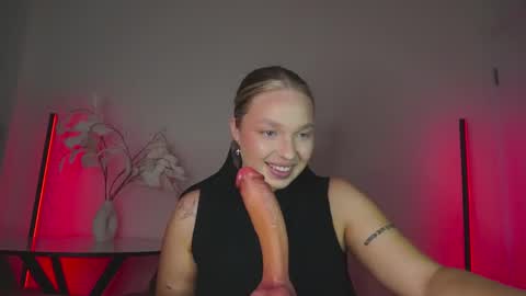 Snapshot of viollasinzz chatting on 09-24-25, 09:01 Violla online show from 09-24-25, 09:01