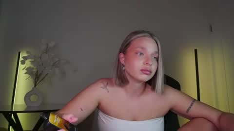 Snapshot of viollasinzz chatting on 10-04-25, 09:18 Violla online show from 10-04-25, 09:18