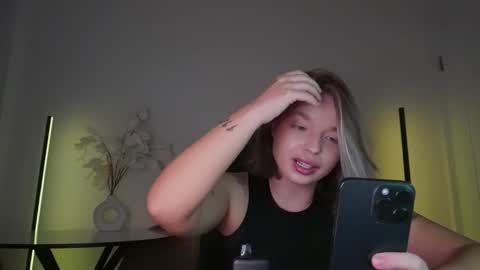 Snapshot of viollasinzz chatting on 10-06-25, 09:07 Violla online show from 10-06-25, 09:07