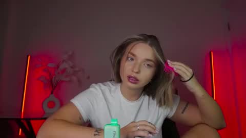 Snapshot of viollasinzz chatting on 10-29-25, 10:17 Violla online show from 10-29-25, 10:17