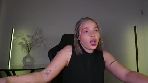 Snapshot of viollasinzz chatting on 11-06-25, 09:32 Violla online show from 11-06-25, 09:32