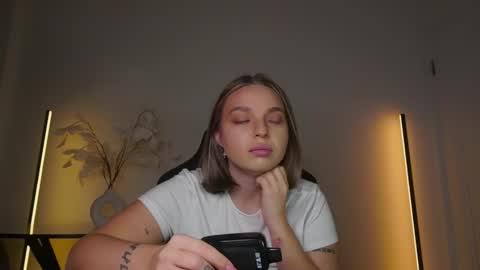 Snapshot of viollasinzz chatting on 11-22-25, 07:07 Violla online show from 11-22-25, 07:07