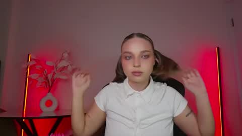 Snapshot of viollasinzz chatting on 12-15-25, 10:30 Violla online show from 12-15-25, 10:30