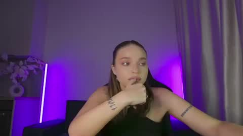 Snapshot of viollasinzz chatting on 07-10-26, 02:05 Violla online show from 07-10-26, 02:05