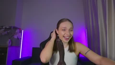 Snapshot of viollasinzz chatting on 07-22-26, 09:56 Violla online show from 07-22-26, 09:56