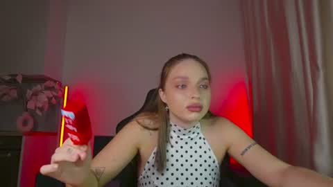 Snapshot of viollasinzz chatting on 07-27-26, 08:10 Violla online show from 07-27-26, 08:10