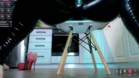 Snapshot of vip_juicy chatting on 01-12-25, 04:40 VelvettTime online show from 01-12-25, 04:40