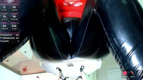 Snapshot of vip_juicy chatting on 03-06-25, 02:40 VelvettTime online show from 03-06-25, 02:40