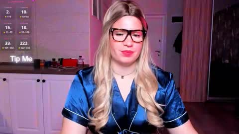 Snapshot of vip_juicy chatting on 10-20-25, 05:52 VelvettTime online show from 10-20-25, 05:52