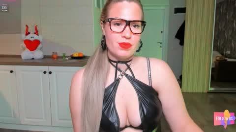 Snapshot of vip_juicy chatting on 11-10-25, 10:36 VelvettTime online show from 11-10-25, 10:36