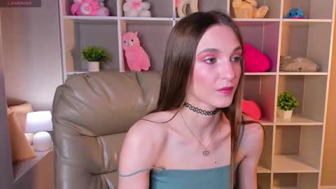 Snapshot of virdjinia_green chatting on 09-18-25, 08:38 Virdjinia online show from 09-18-25, 08:38