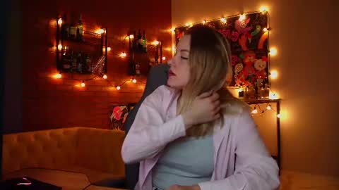 Snapshot of vireliamoonfall chatting on 06-13-26, 09:46 Virelia online show from 06-13-26, 09:46