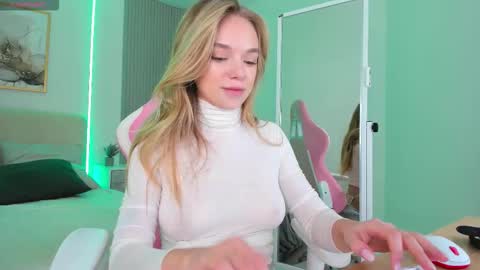 Chloe online show from 11-23-25, 03:28