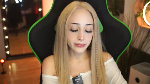 Snapshot of virtualexis chatting on 11-30-25, 10:47 virtualexis online show from 11-30-25, 10:47