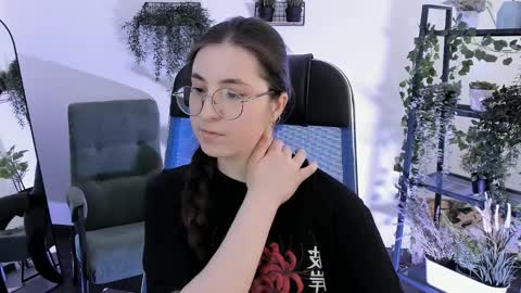 Snapshot of virtualvoyant chatting on 04-03-26, 07:06 your love online show from 04-03-26, 07:06