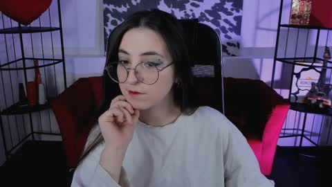 Snapshot of virtualvoyant chatting on 04-15-26, 07:32 your love online show from 04-15-26, 07:32