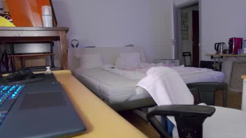 Snapshot of vitachef7 chatting on 04-02-26, 06:05 viahuer7 online show from 04-02-26, 06:05