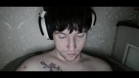 Snapshot of vitiligoboyy chatting on 05-14-26, 02:07 vitiligoboyy online show from 05-14-26, 02:07