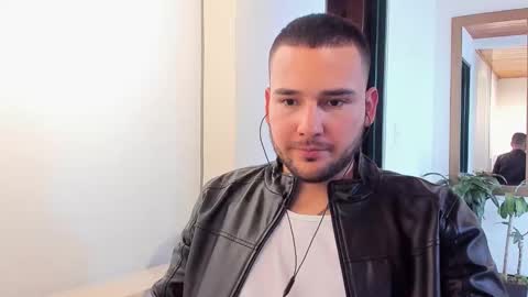 Vito Ferrer online show from 02-18-25, 08:25