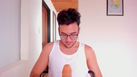 Vito Ferrer online show from 10-17-25, 03:58