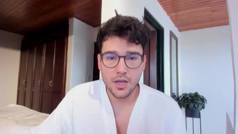 Vito Ferrer online show from 11-16-25, 01:28