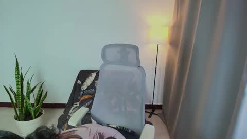 VittaaaPlease help me with your thumbs up its important  online show from 10-30-25, 10:21