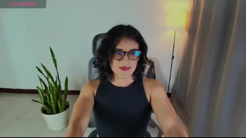 Snapshot of vitta_alfayed chatting on 01-08-26, 01:52 VittaaaPlease help me with your thumbs up its important online show from 01-08-26, 01:52