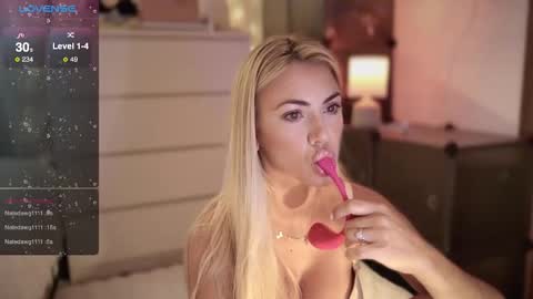 Vivian is here online show from 09-26-25, 06:50