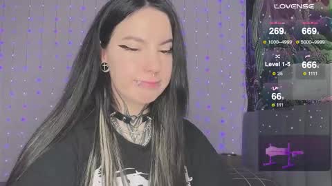 Vivi   online show from 01-17-26, 03:17