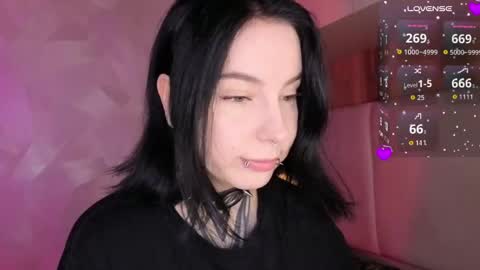 Snapshot of vivi__squirrel chatting on 05-27-26, 02:19 Vivi online show from 05-27-26, 02:19