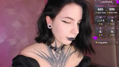 Snapshot of vivi__squirrel chatting on 05-28-26, 01:47 Vivi online show from 05-28-26, 01:47