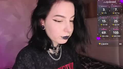 Snapshot of vivi__squirrel chatting on 07-17-26, 05:03 Vivi online show from 07-17-26, 05:03