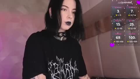 Snapshot of vivi__squirrel chatting on 07-18-26, 07:56 Vivi online show from 07-18-26, 07:56