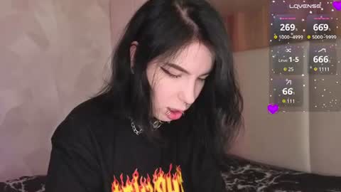 Snapshot of vivi__squirrel chatting on 07-24-26, 12:25 Vivi online show from 07-24-26, 12:25