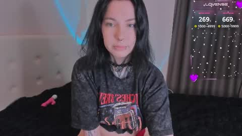 Snapshot of vivi__squirrel chatting on 08-02-26, 05:11 Vivi online show from 08-02-26, 05:11