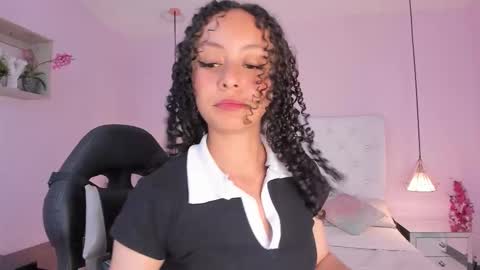 Snapshot of vivi_gh1 chatting on 02-10-26, 03:32 Vivi online show from 02-10-26, 03:32