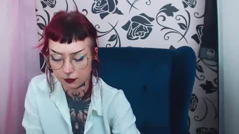 Snapshot of viviadarc chatting on 09-26-25, 05:39 ViviaDarc online show from 09-26-25, 05:39