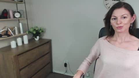 Vivian online show from 12-11-24, 01:17