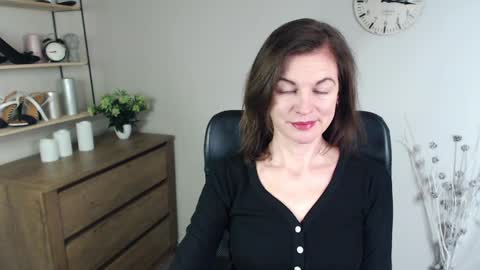 Vivian online show from 12-17-24, 05:40