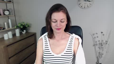 Vivian online show from 01-17-25, 06:47