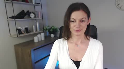 Vivian online show from 02-25-25, 07:52