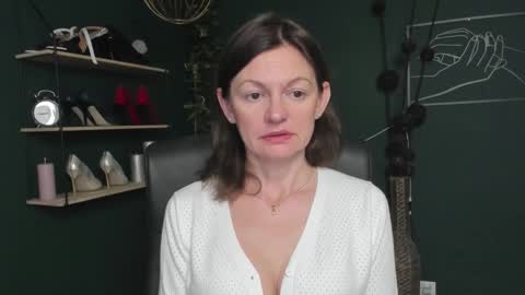 Vivian online show from 10-13-25, 06:24