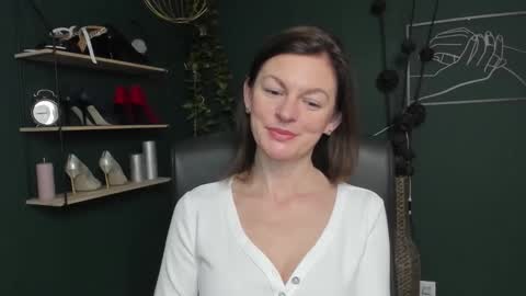 Vivian online show from 10-14-25, 05:52