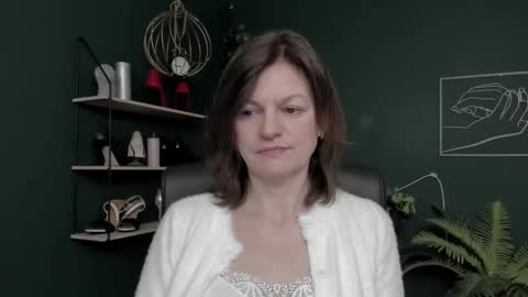 Vivian online show from 11-26-25, 08:04